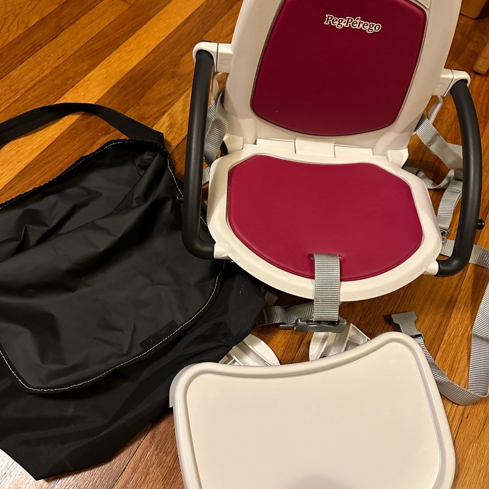 Peg Perego Rialto Magenta Booster Seat with Tray